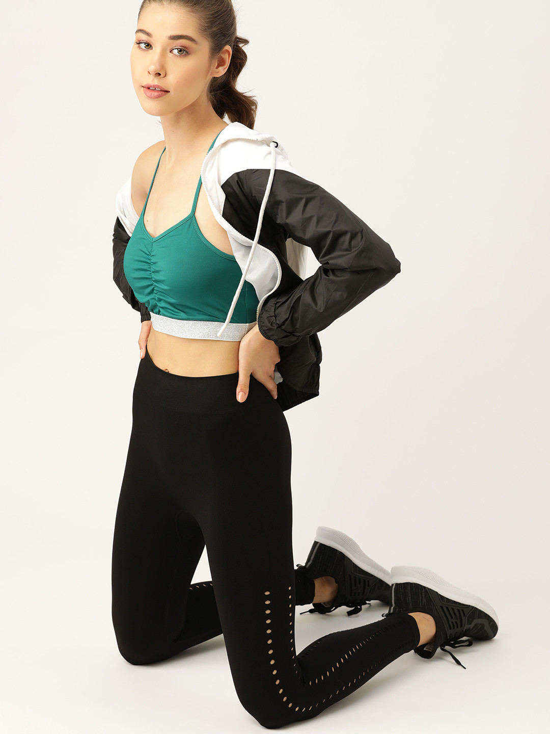 

DressBerry Green Workout Bra - Lightly Padded
