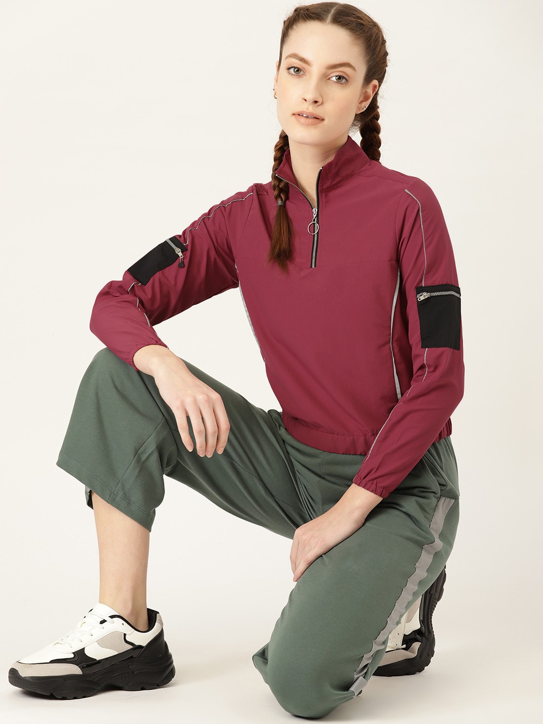 

DressBerry Women Burgundy Solid Crop Sweatshirt