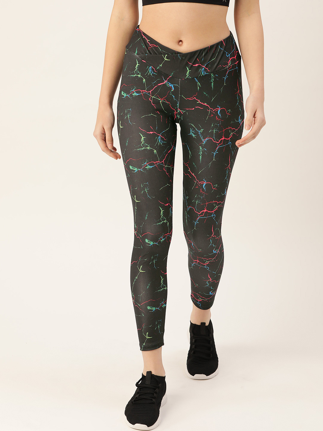 

DressBerry Women Black & Green Printed Cropped Tights