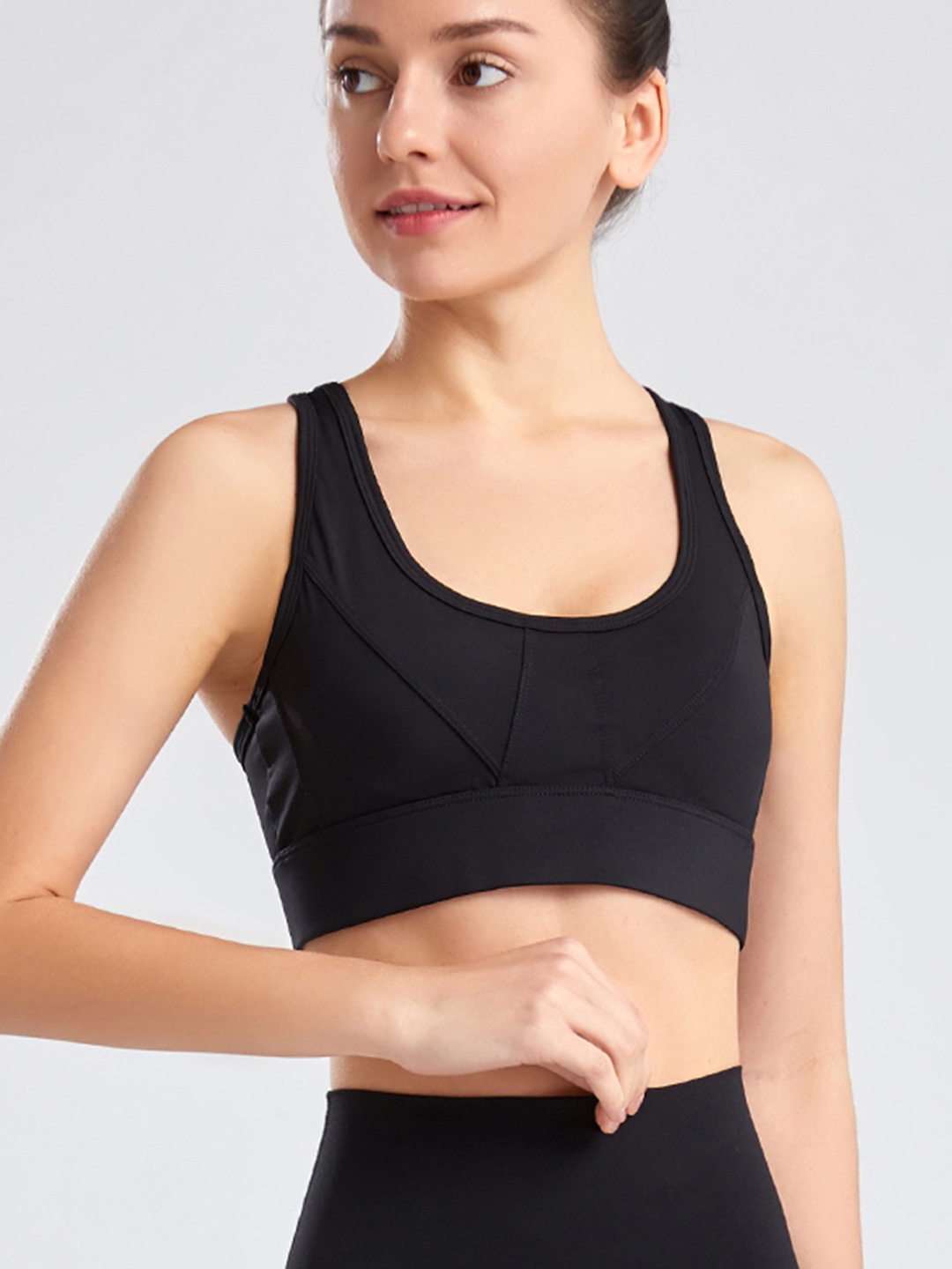 

URBANIC Women Black Solid Slim-Fit Workout Bra - Lightly Padded