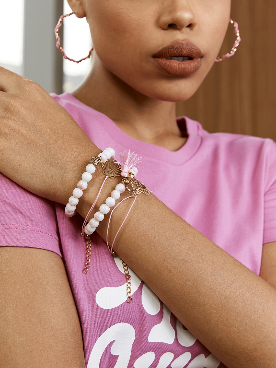 

URBANIC Set of 4 Bracelets, White