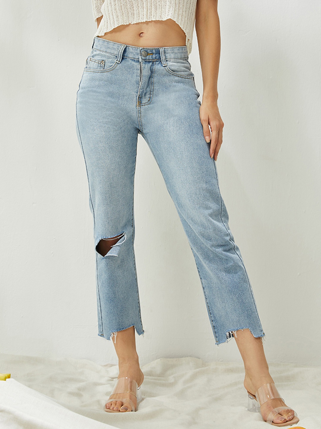 

URBANIC Women Blue Slash Knee Light Fade Jeans