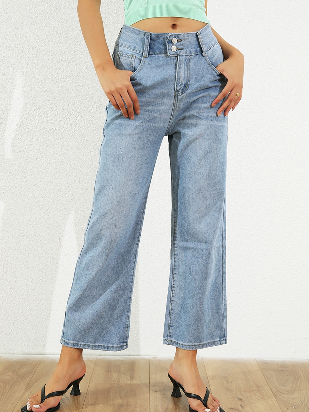 

URBANIC Women Blue Light Fade Straight Leg Jeans