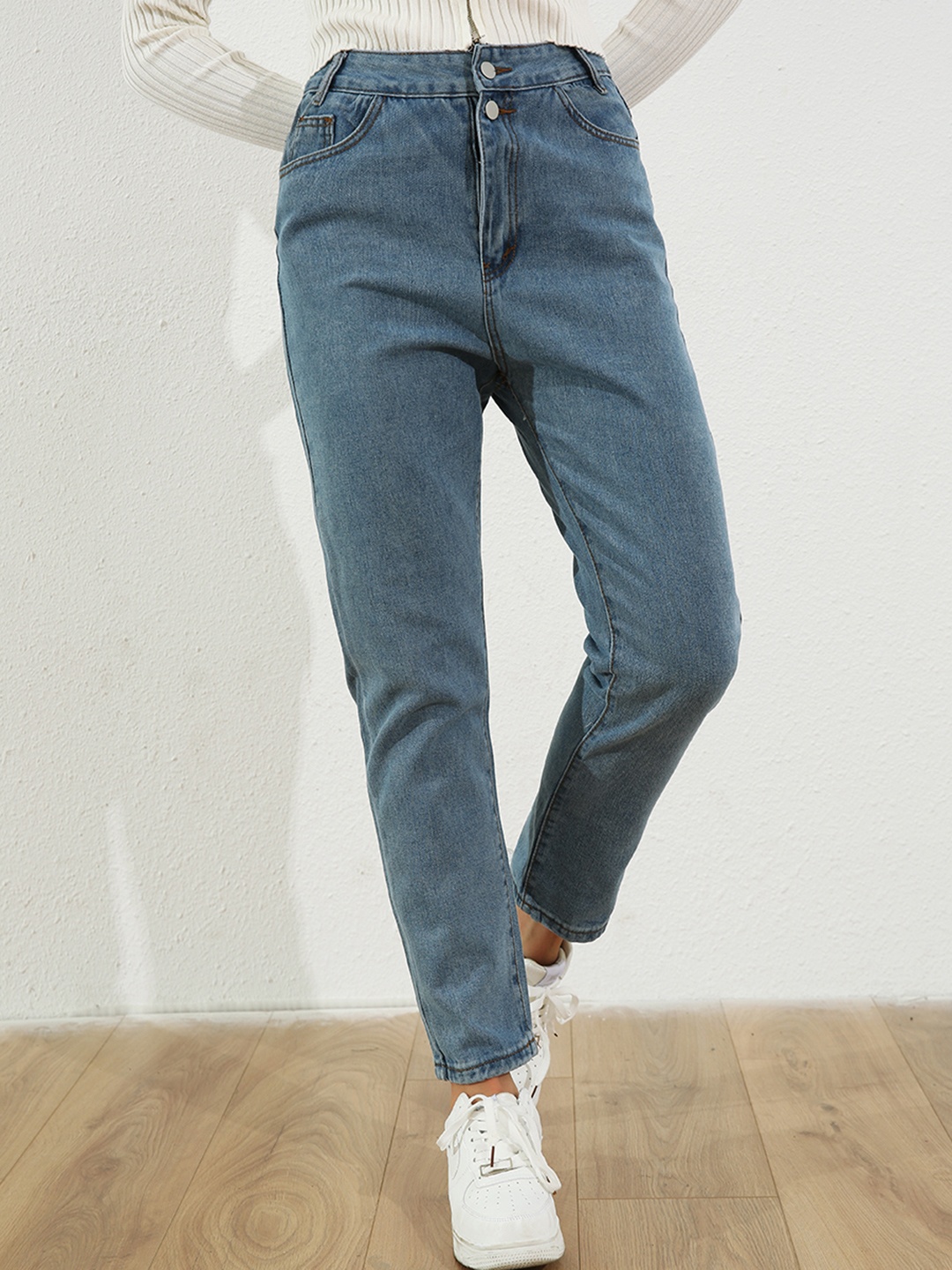 

URBANIC Women Blue High-Rise Button Straight Leg Jeans