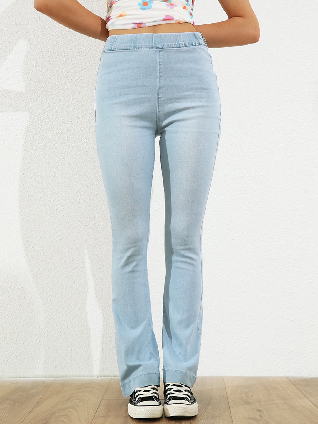 

URBANIC Women Blue Slim Fit Zipper Denim Flare Leg Trousers