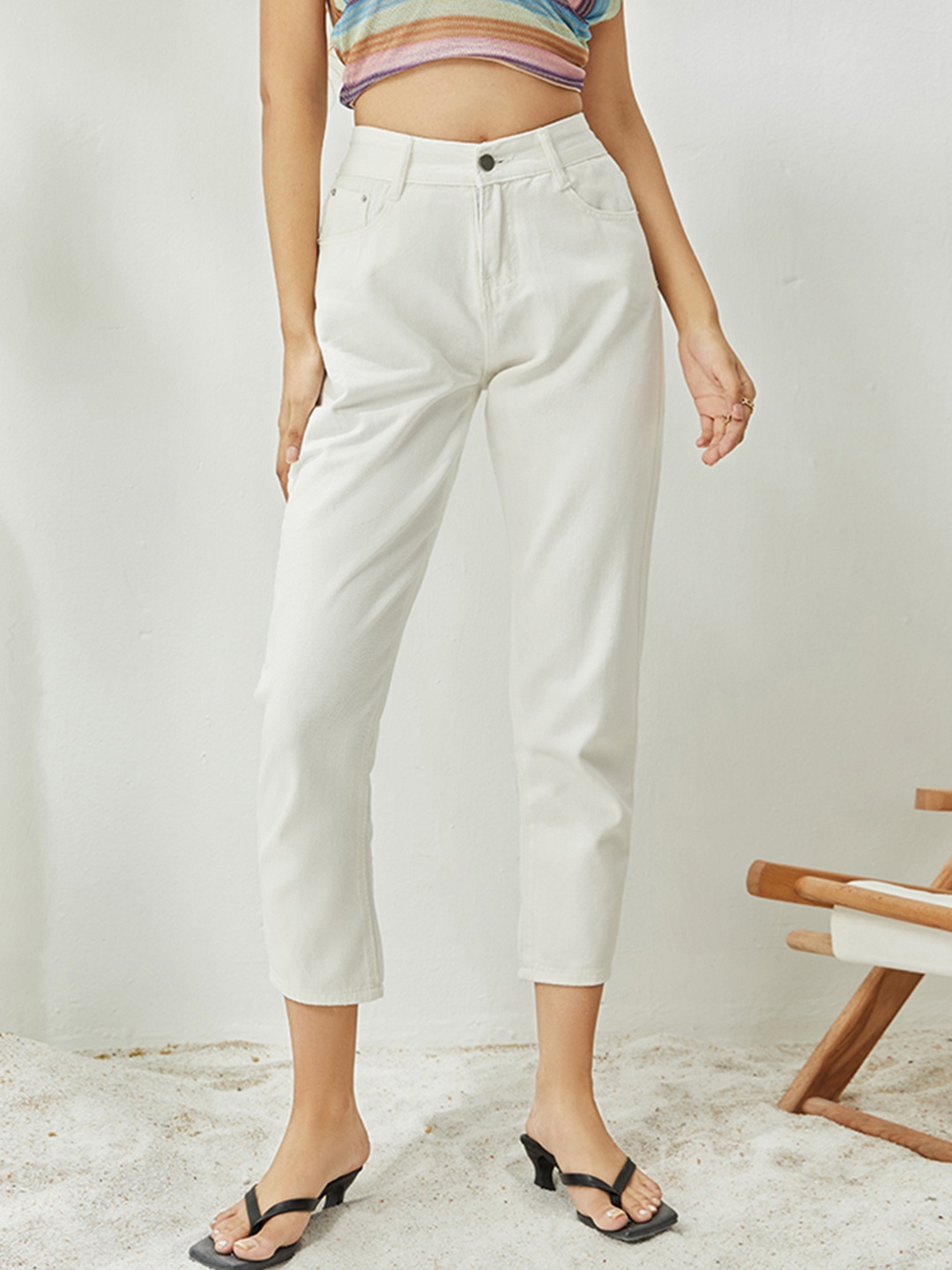 

URBANIC Women White Mom Fit Clean Look Cotton Non-Stretchable Crop Jeans