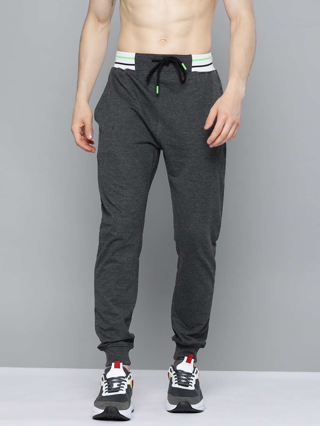 

Kook N Keech Men Charcoal Grey Solid Slim Fit Solid Joggers