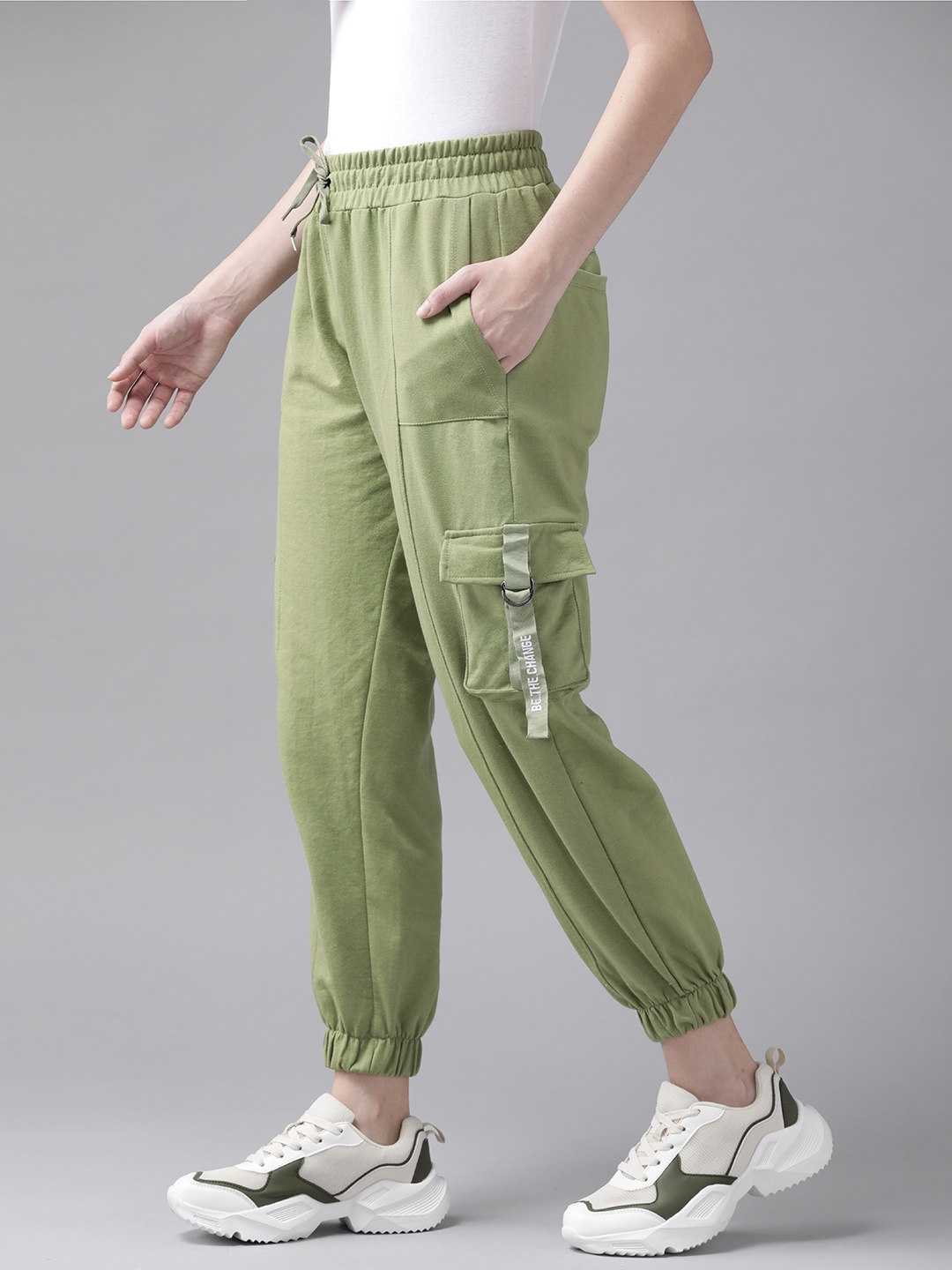

Roadster Women Green Solid Pleated Joggers