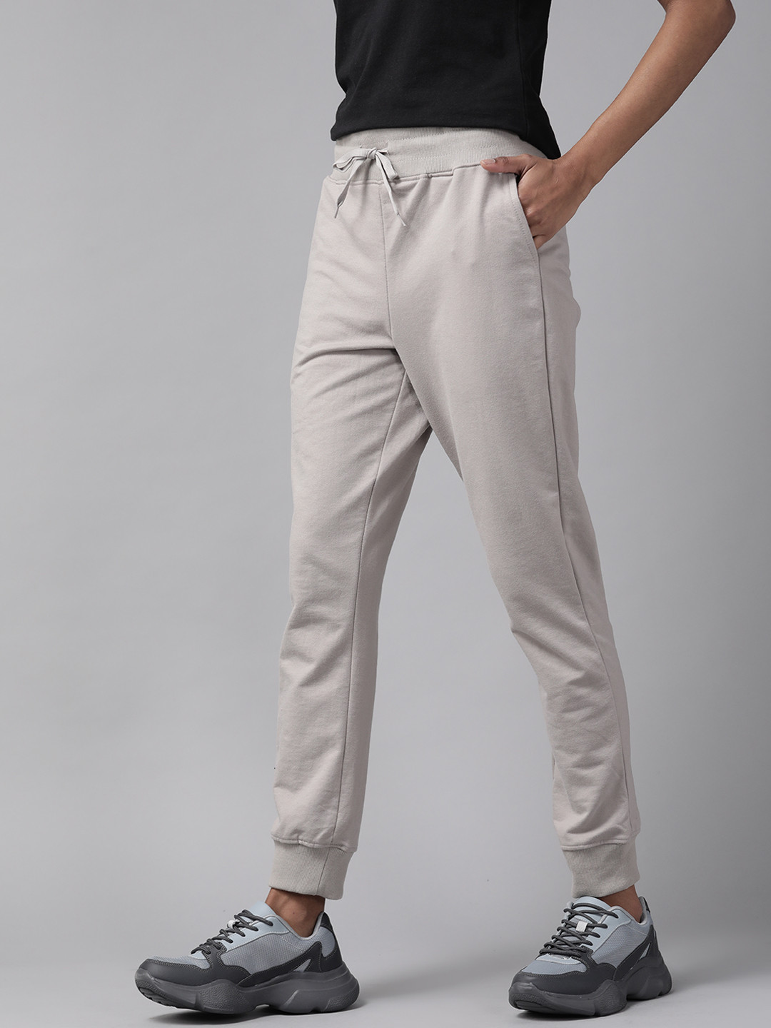 

Roadster Women Grey Solid Joggers