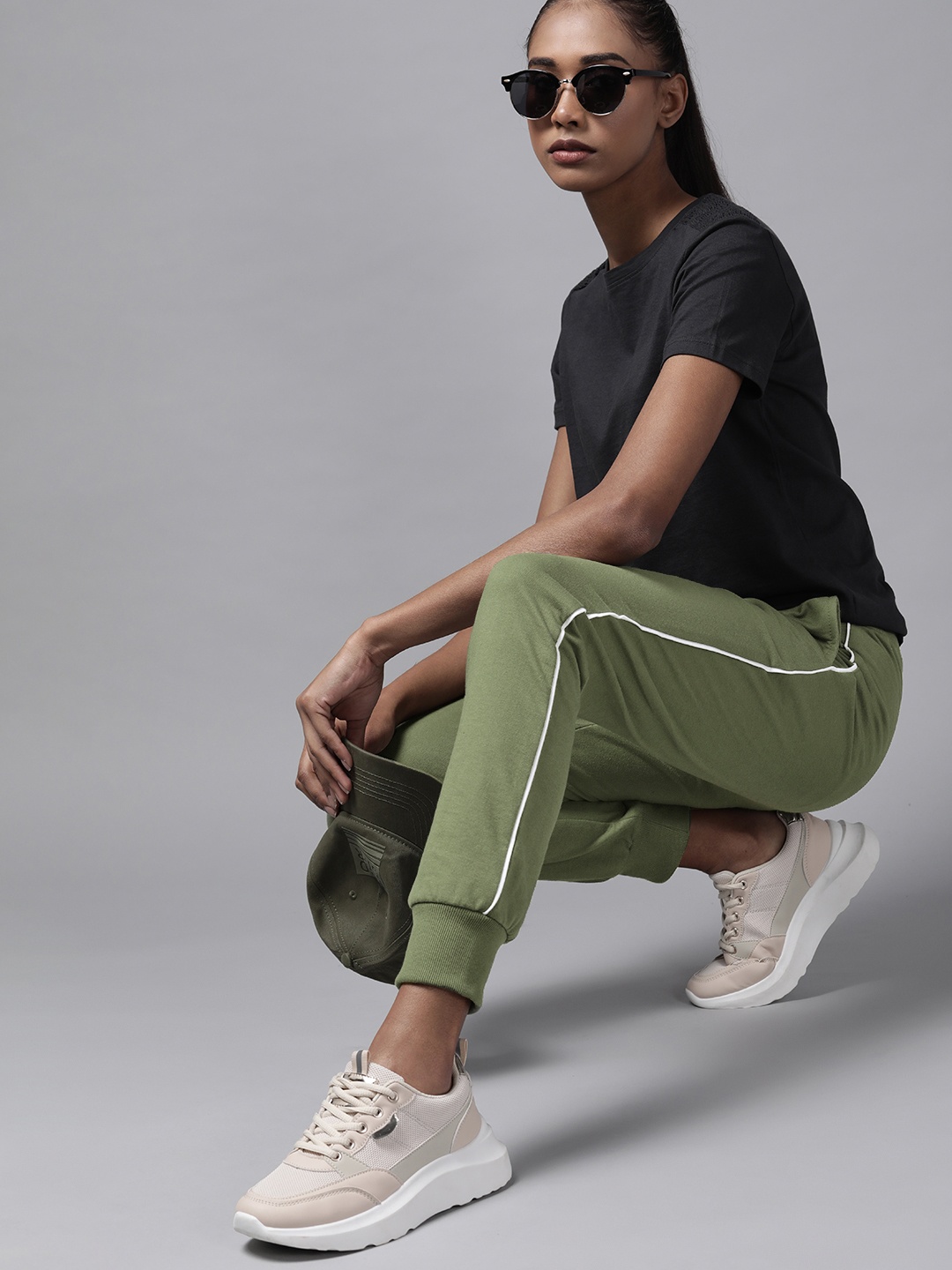 

Roadster Women Olive Green Solid Joggers with Side Taping