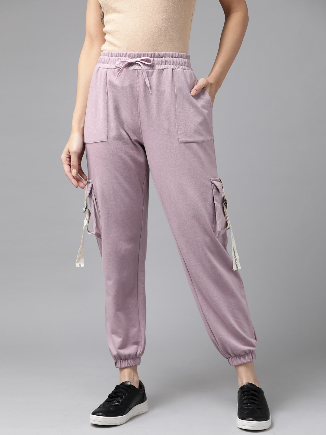 

Roadster Women Mauve Solid Cargo Style Joggers