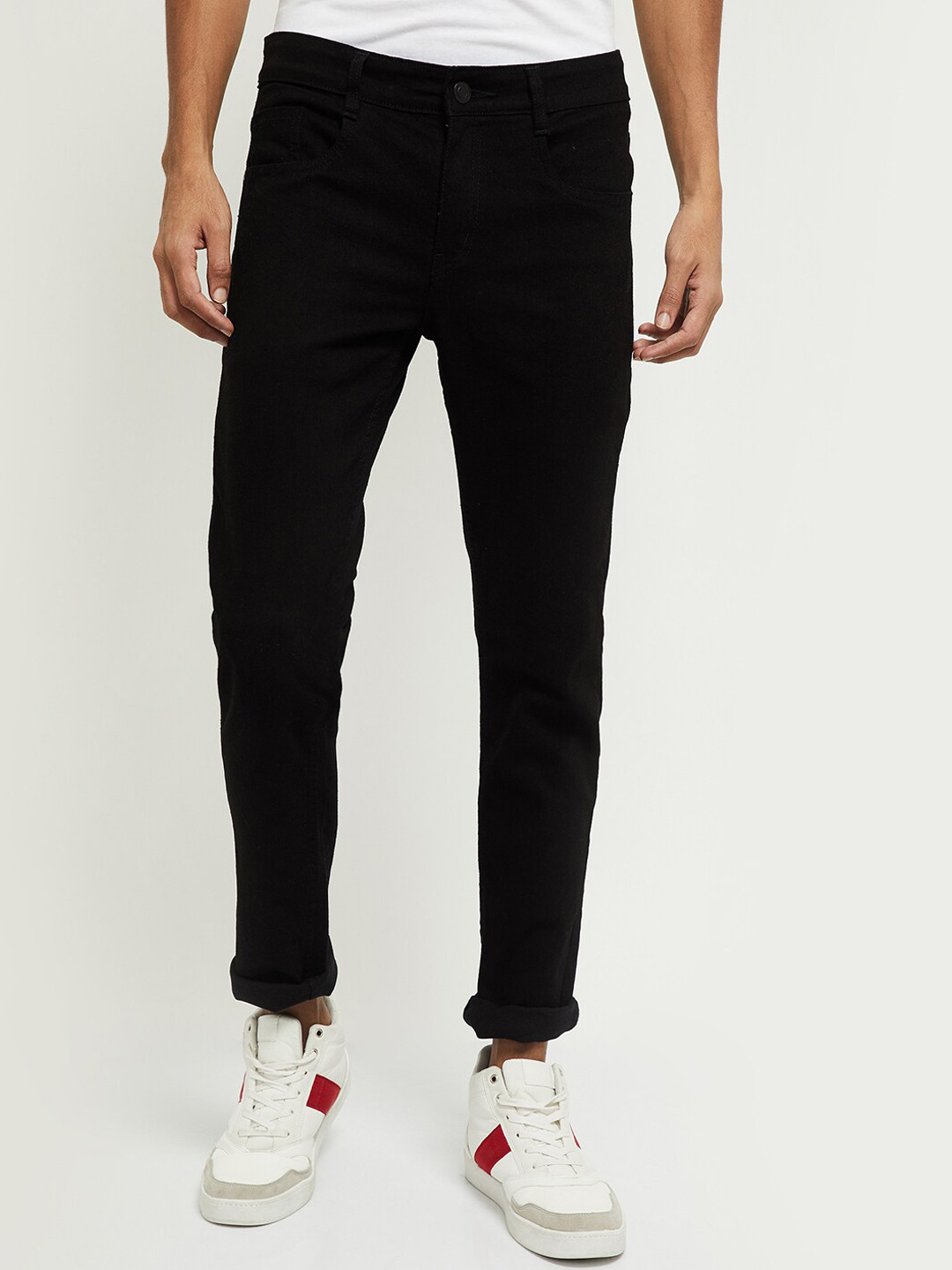 

max Men Black Clean Look Stretchable Jeans