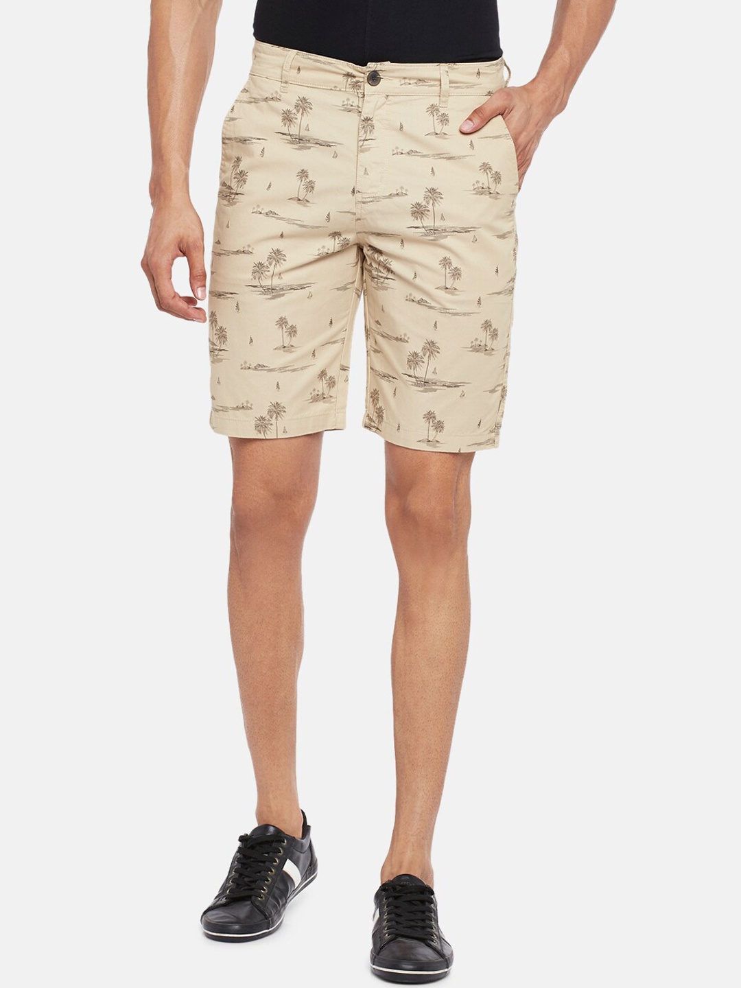 

People Men Beige & Brown Conversational Printed Regular Shorts