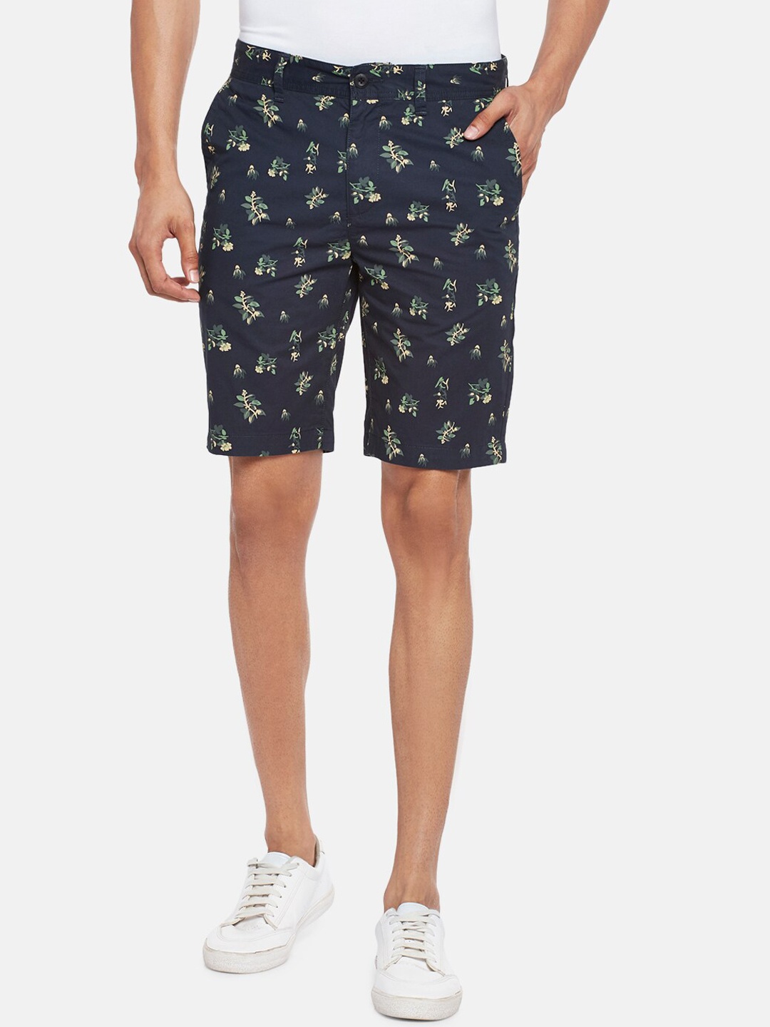 

People Men Navy Blue & Green Floral Printed Chino Shorts
