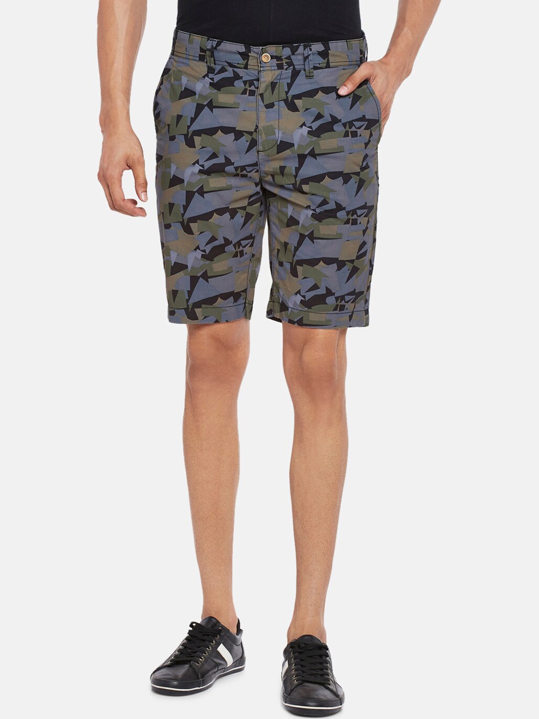 

People Men Grey & Green Camouflage Printed Regular Shorts