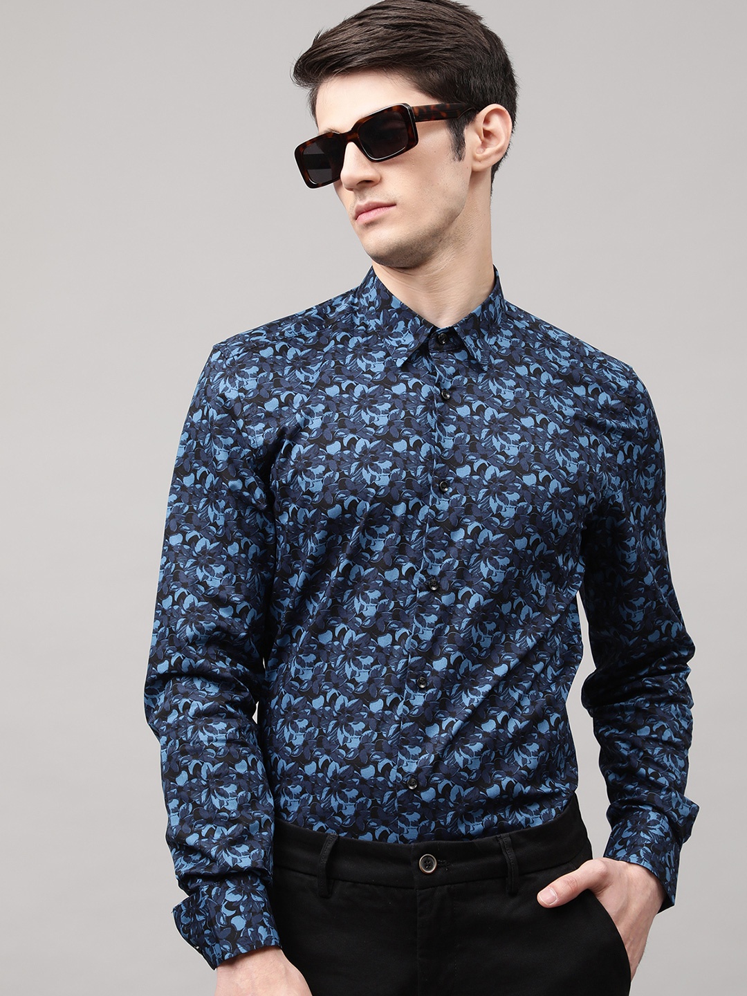 

Antony Morato Men Blue Floral Opaque Printed Casual Shirt