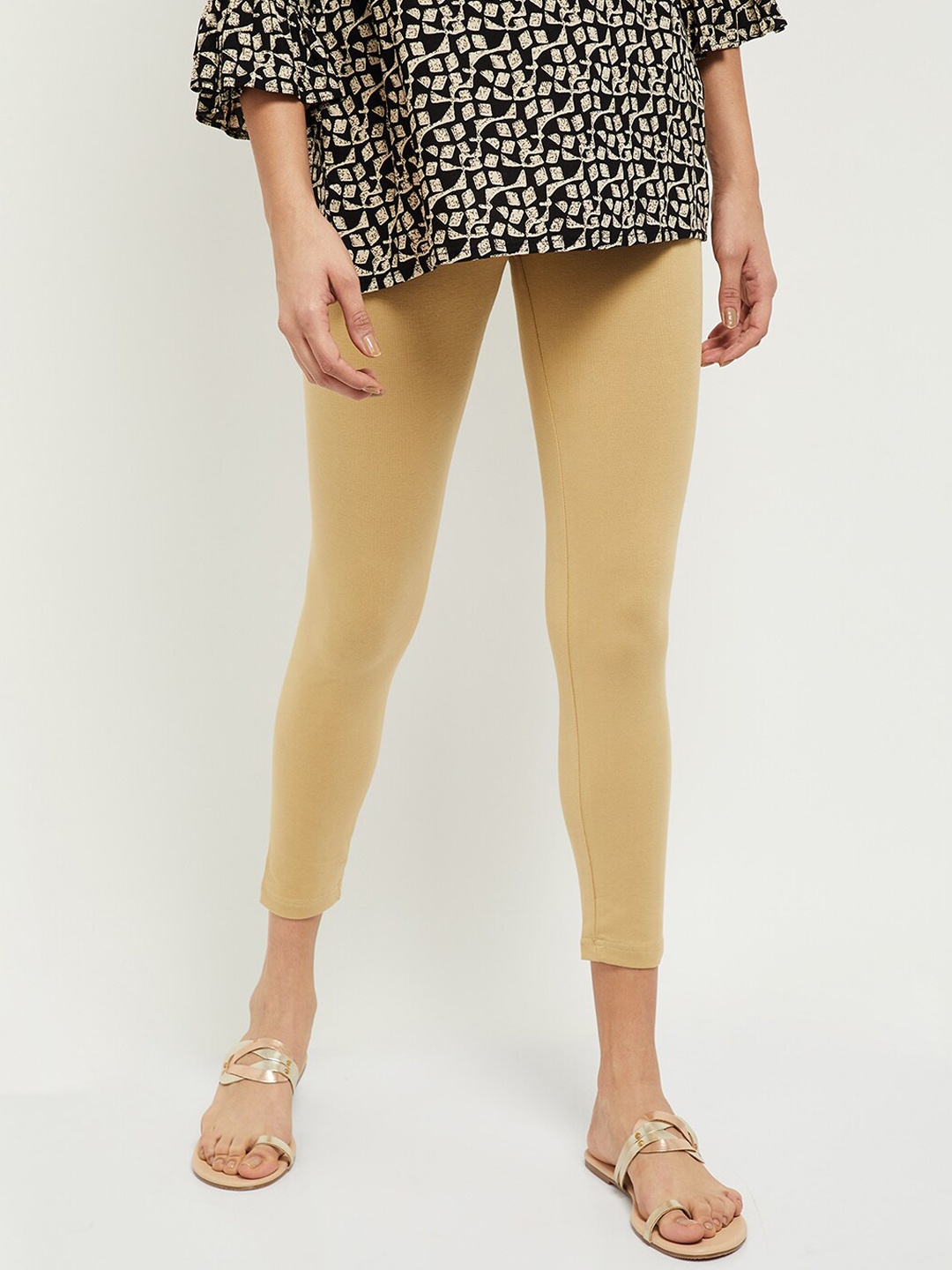 

max Women Beige Solid Three-Fourth Length Leggings