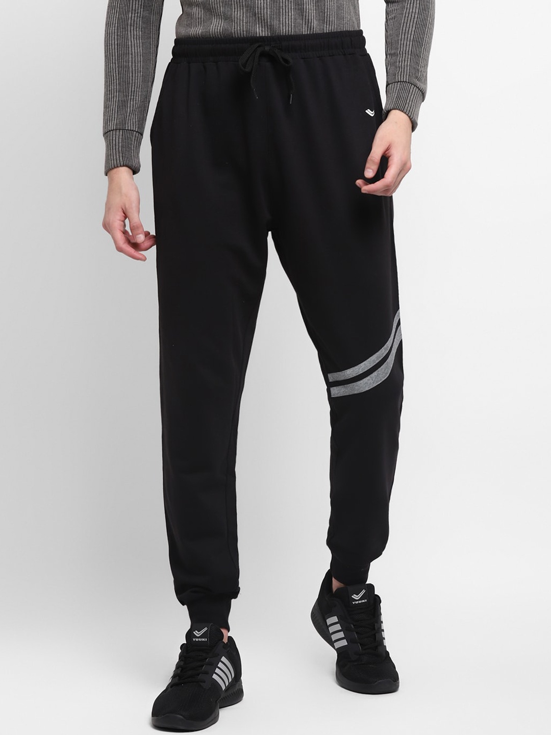 

Yuuki Men Black Solid Joggers