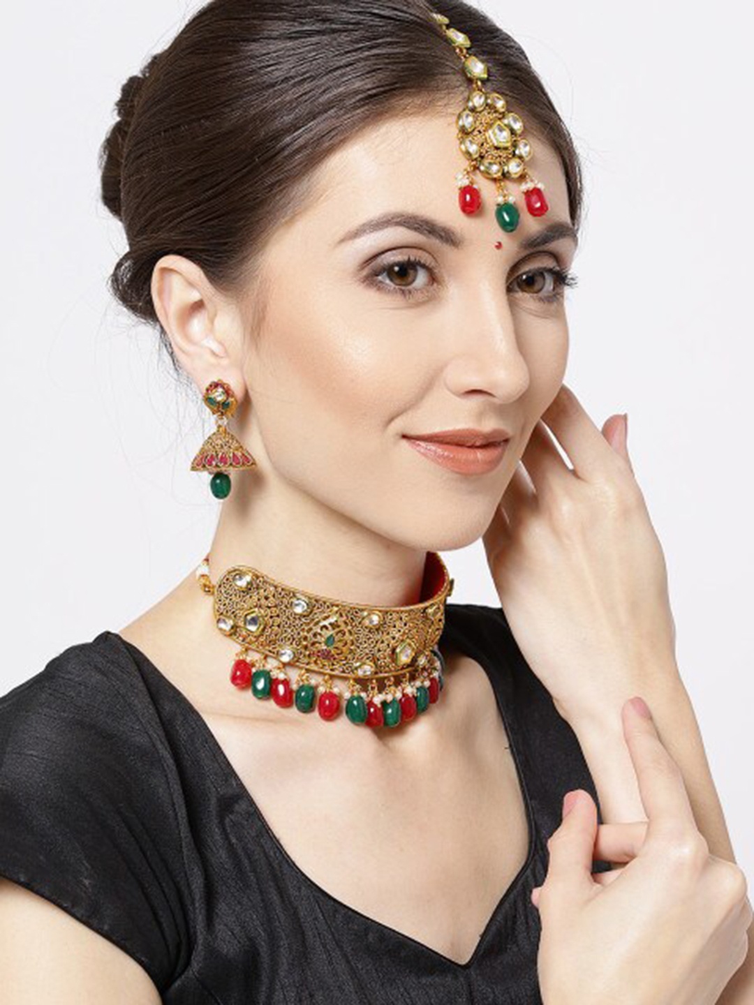 

Priyaasi Gold-Plated Kundan-Studded & Beaded Handcrafted Jewellery Set