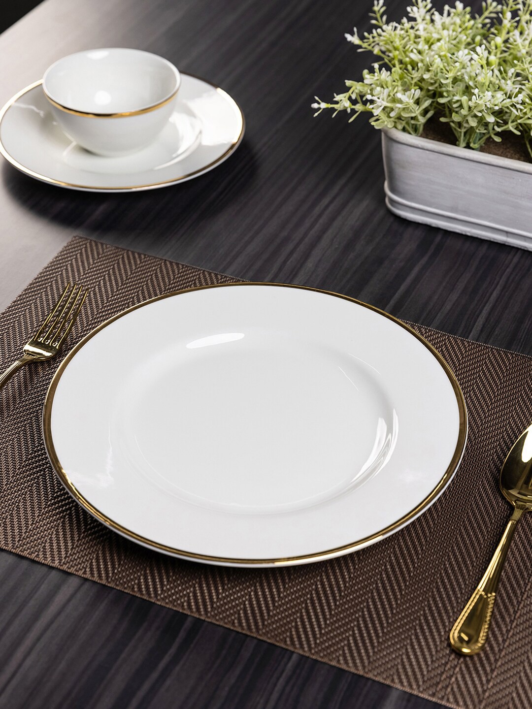 

Pure Home and Living Off White & Gold-Toned 1 Pieces Jubilee Dinner Plate