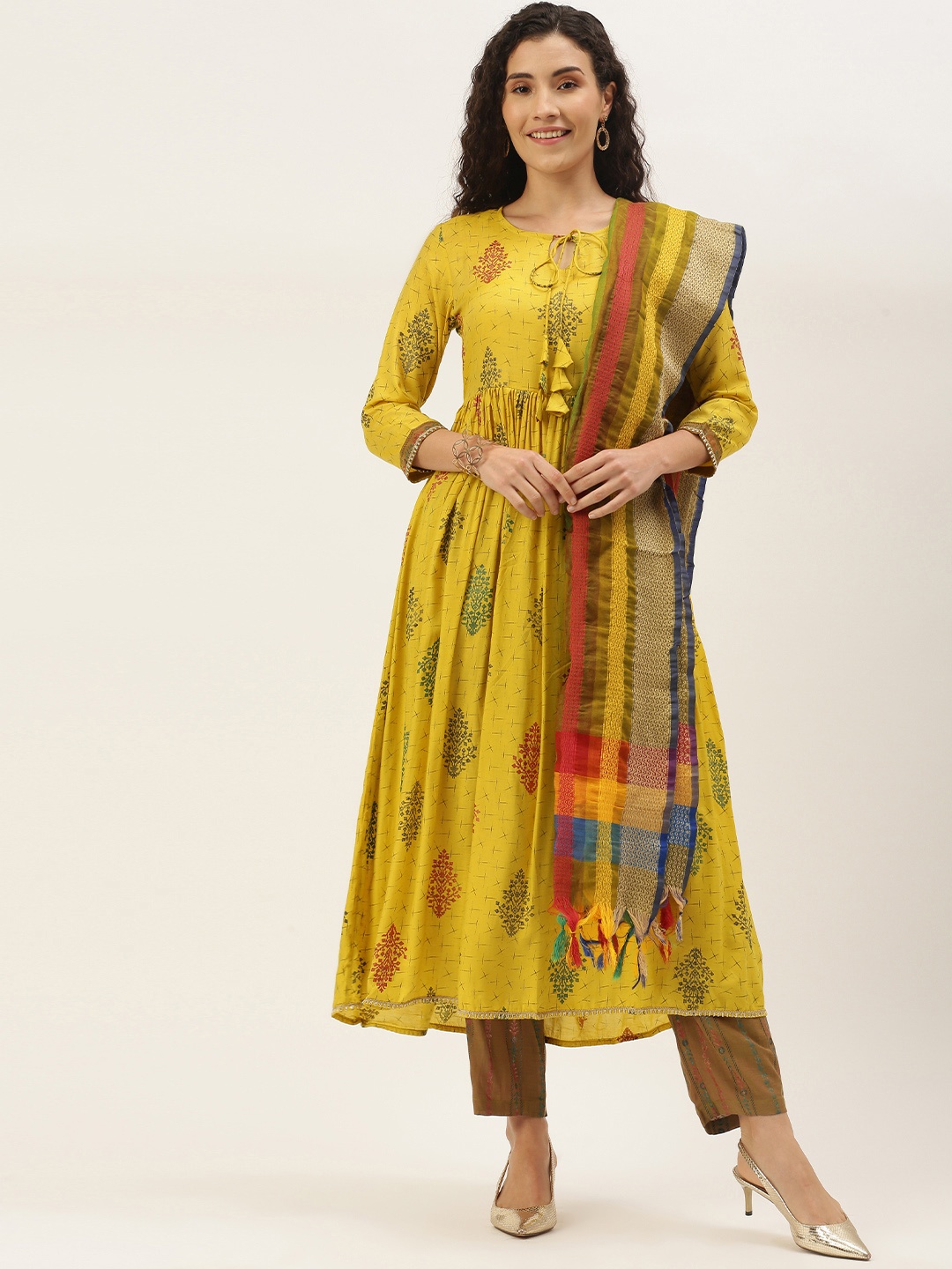 

VAABA Women Yellow & Brown Ethnic Motifs Screen Print Kurta with Trousers & Dupatta