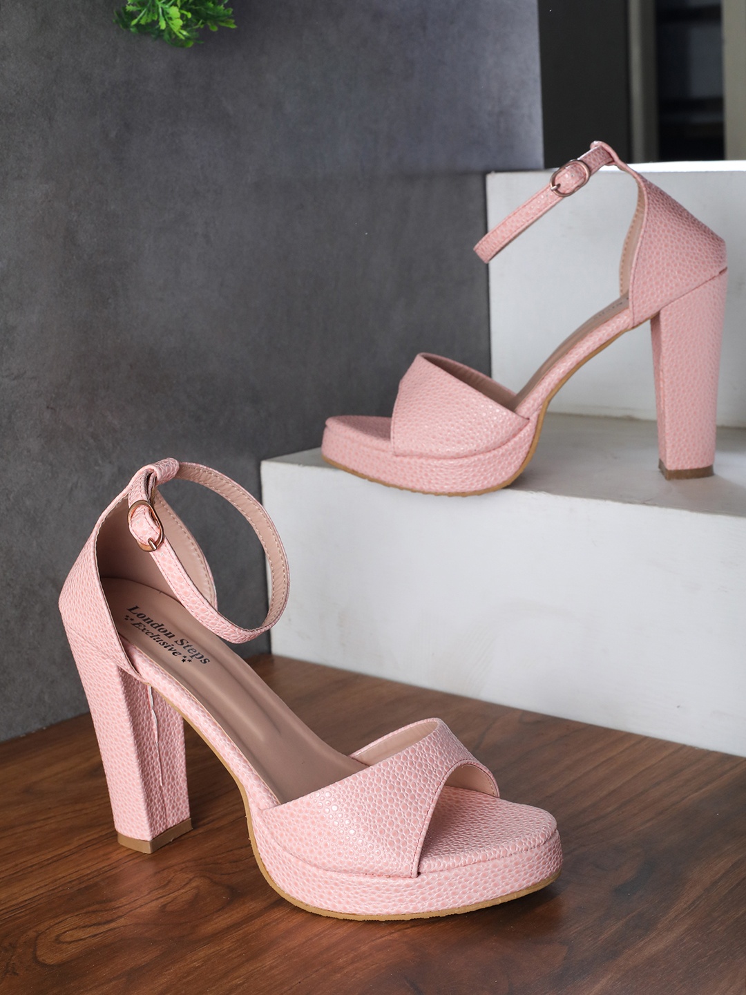 

LONDON STEPS Pink Colourblocked Block Peep Toes