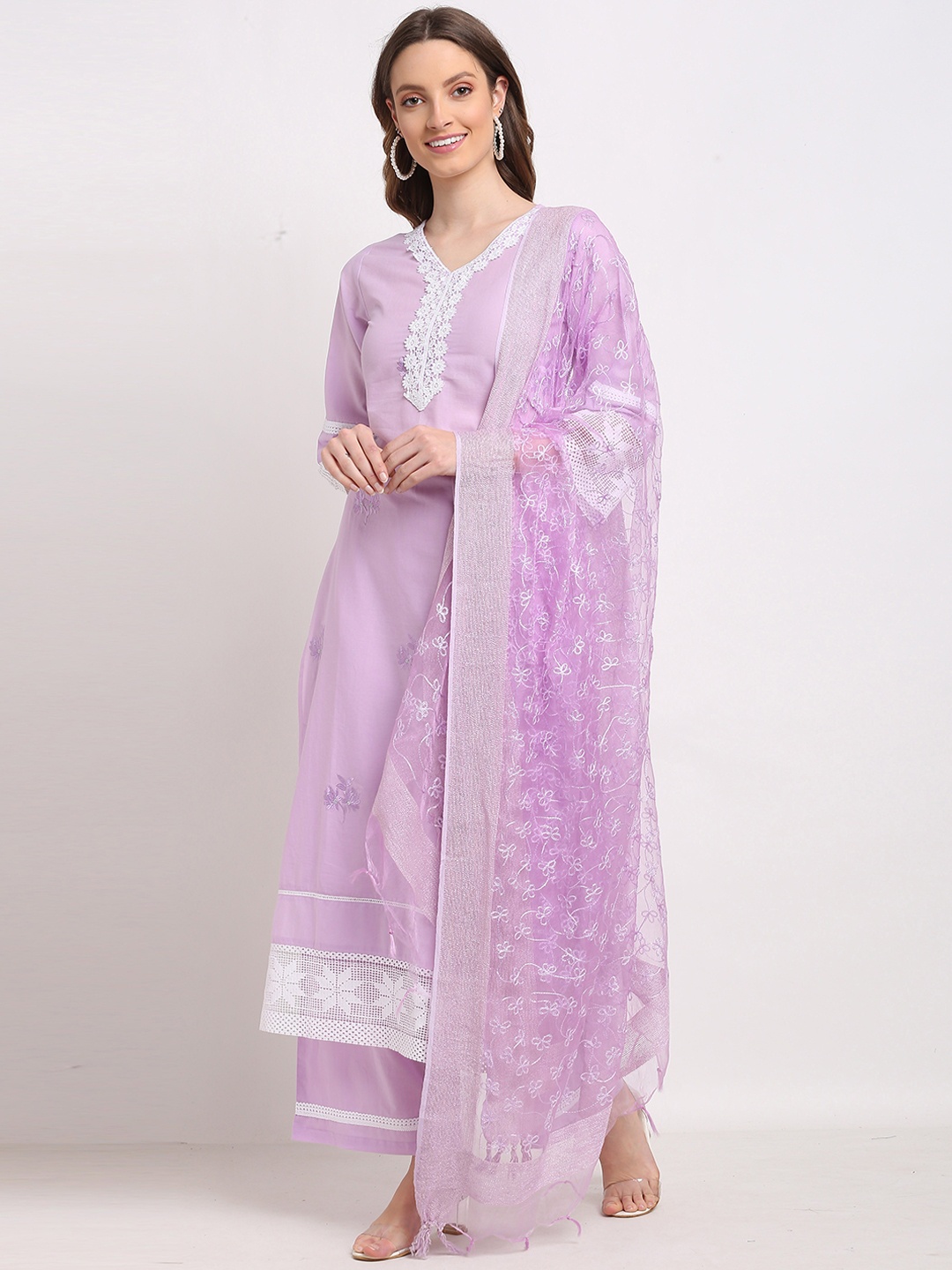 

Rajnandini Women Purple & White Floral Embroidered Cotton Kurta with Palazzos & Dupatta