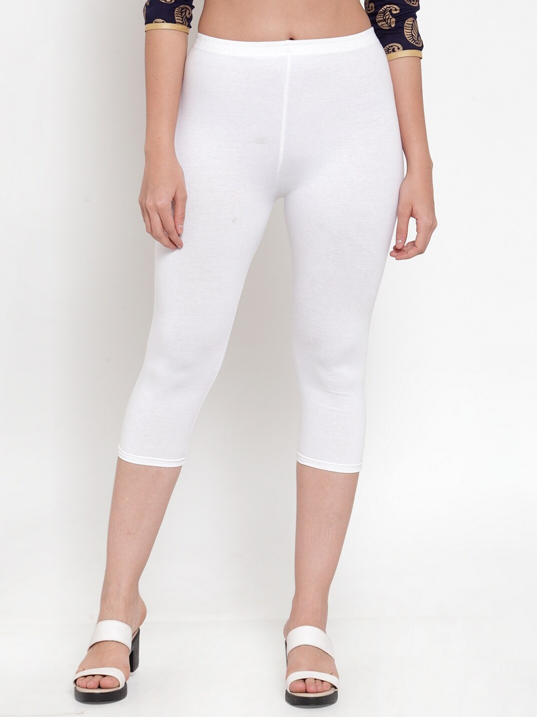 

GRACIT Women White Solid Capris