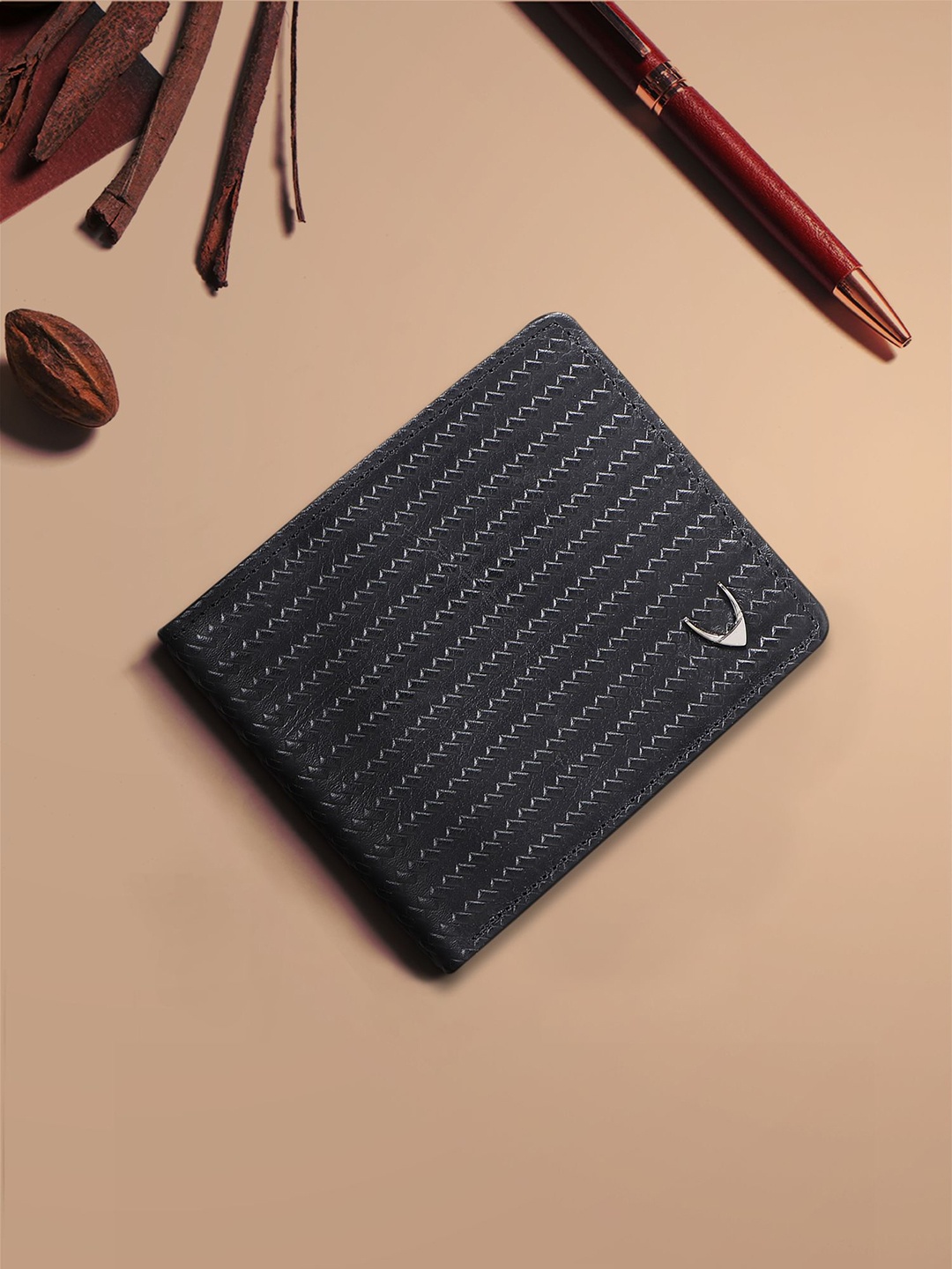 

Hidesign Men Black Textured Leather Two Fold Wallet