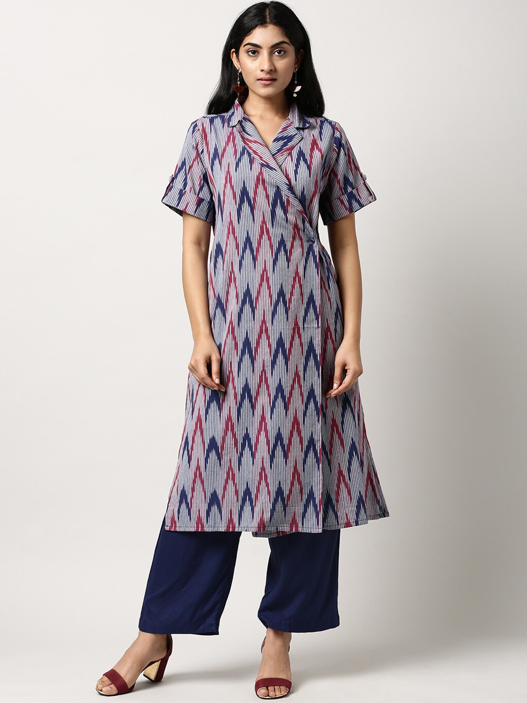 

Saaki Women Grey & Red Chevron Striped Kurta