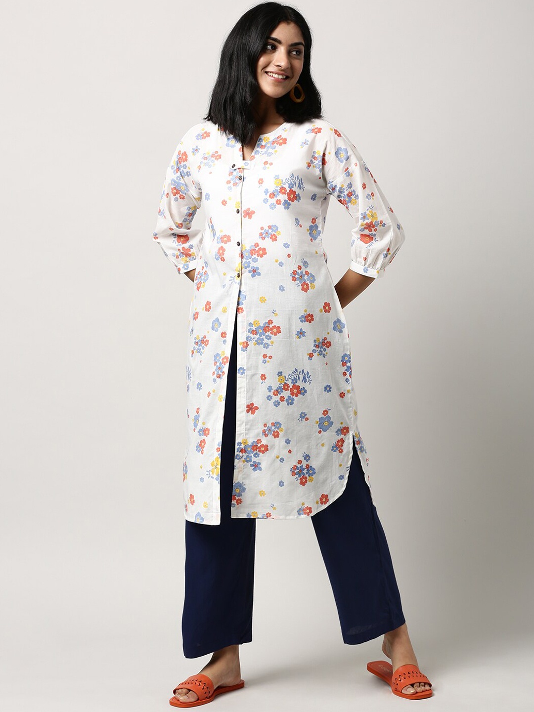 

Saaki Women White & Red Floral Printed Kurta