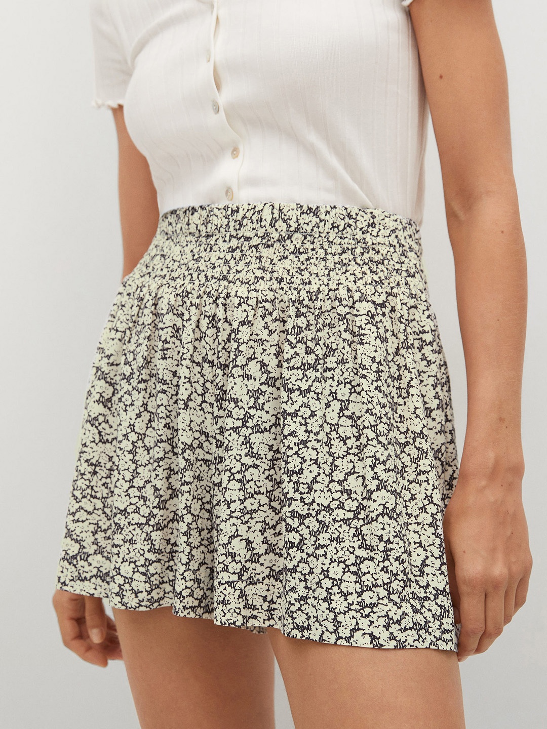 

MANGO Women White Floral Printed High-Rise Regular Shorts