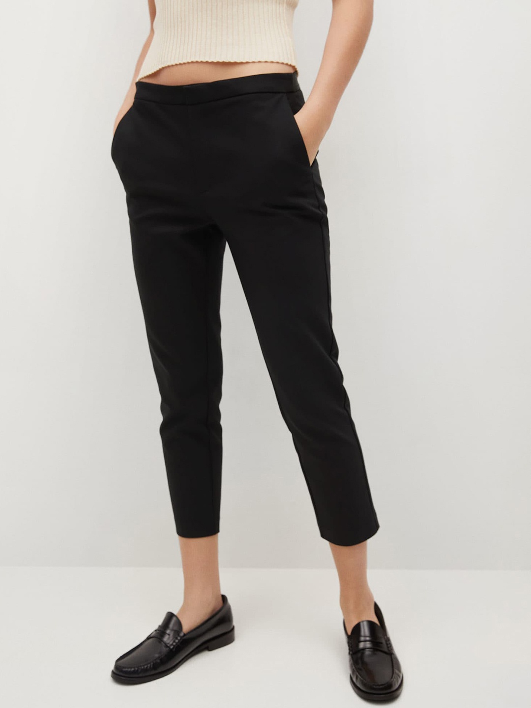 

MANGO Women Black Solid Skinny Fit Trousers
