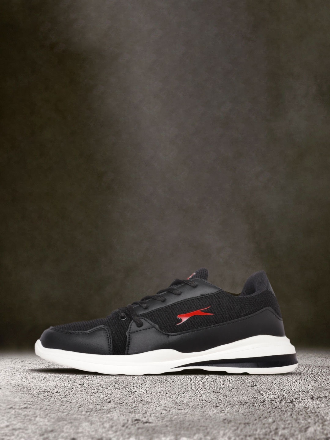 

Slazenger Men Black Solid Running Shoes