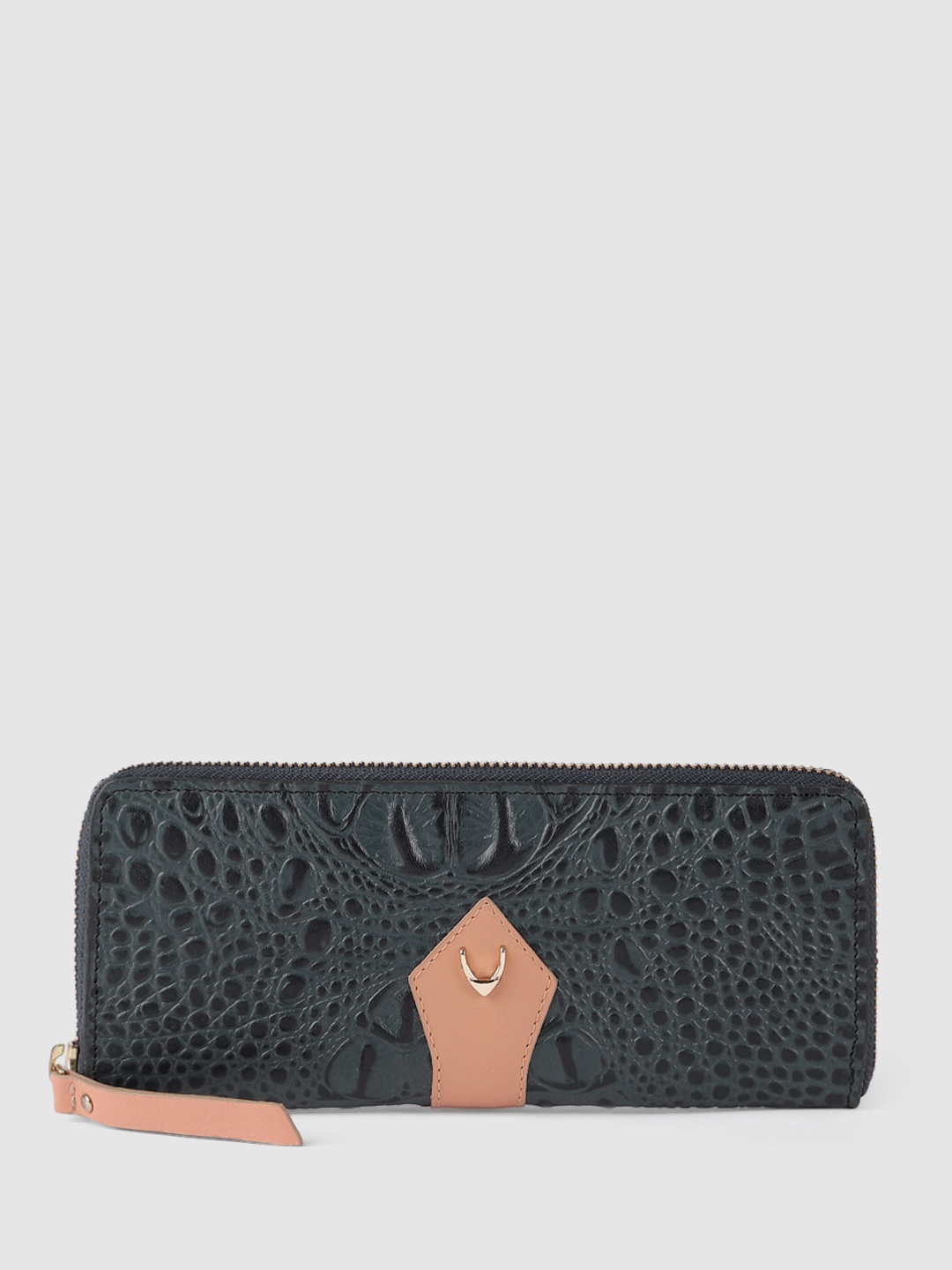 

Hidesign Women Textured Leather Zip Around Wallet, Blue