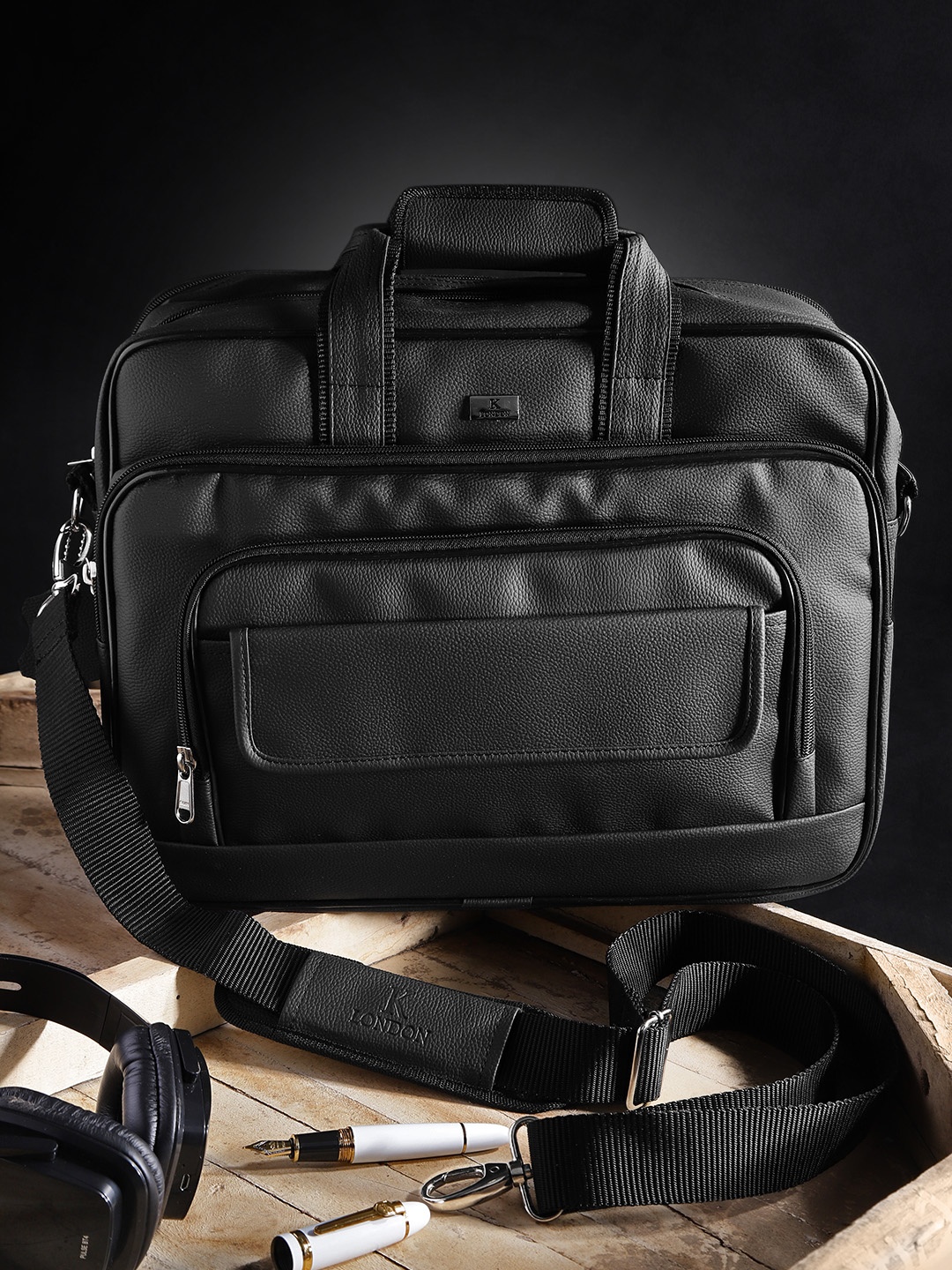 

K London Unisex Black Messenger Bag