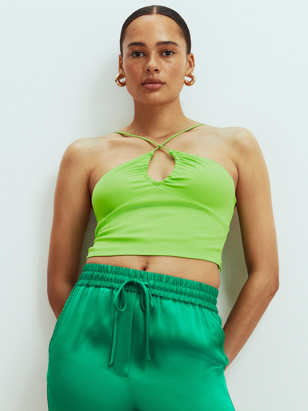 

H&M Women Green Solid Keyhole Neck Bralette Cropped Top