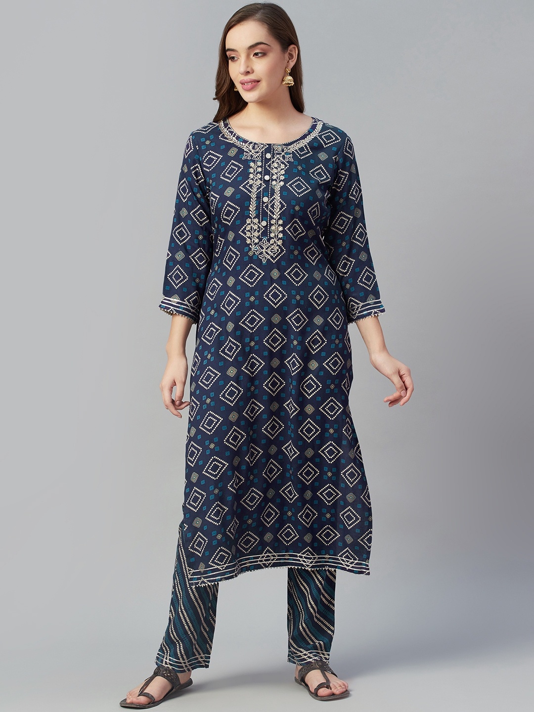 

Silai Bunai Women Navy Blue Printed Regular Kurta with Palazzos