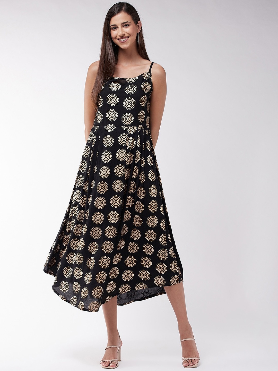 

InWeave Black Strap Sleeve Midi Dress