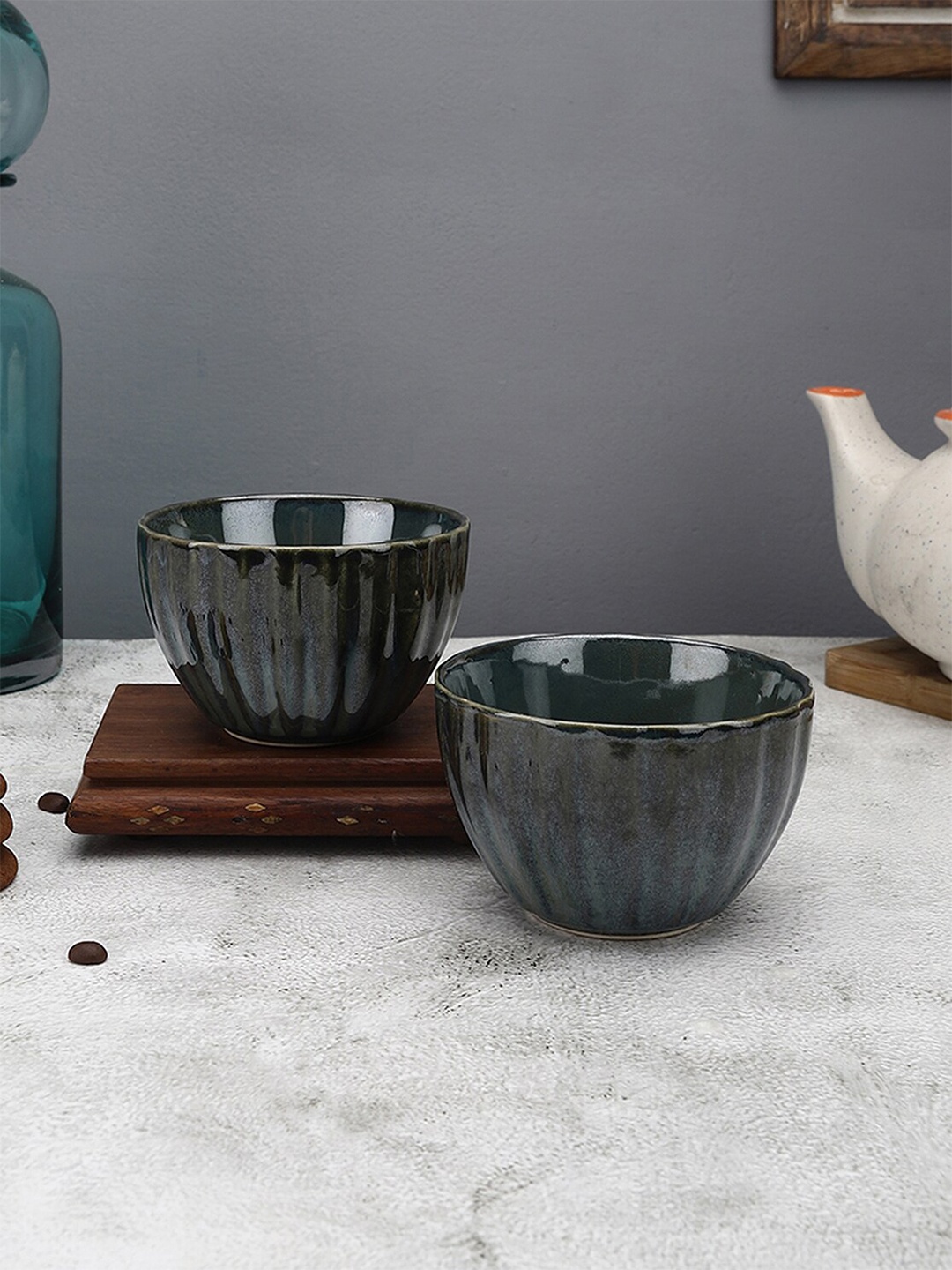 

MIAH Decor Set of 2 Green Handcrafted Textured Ceramic Glossy Bowls