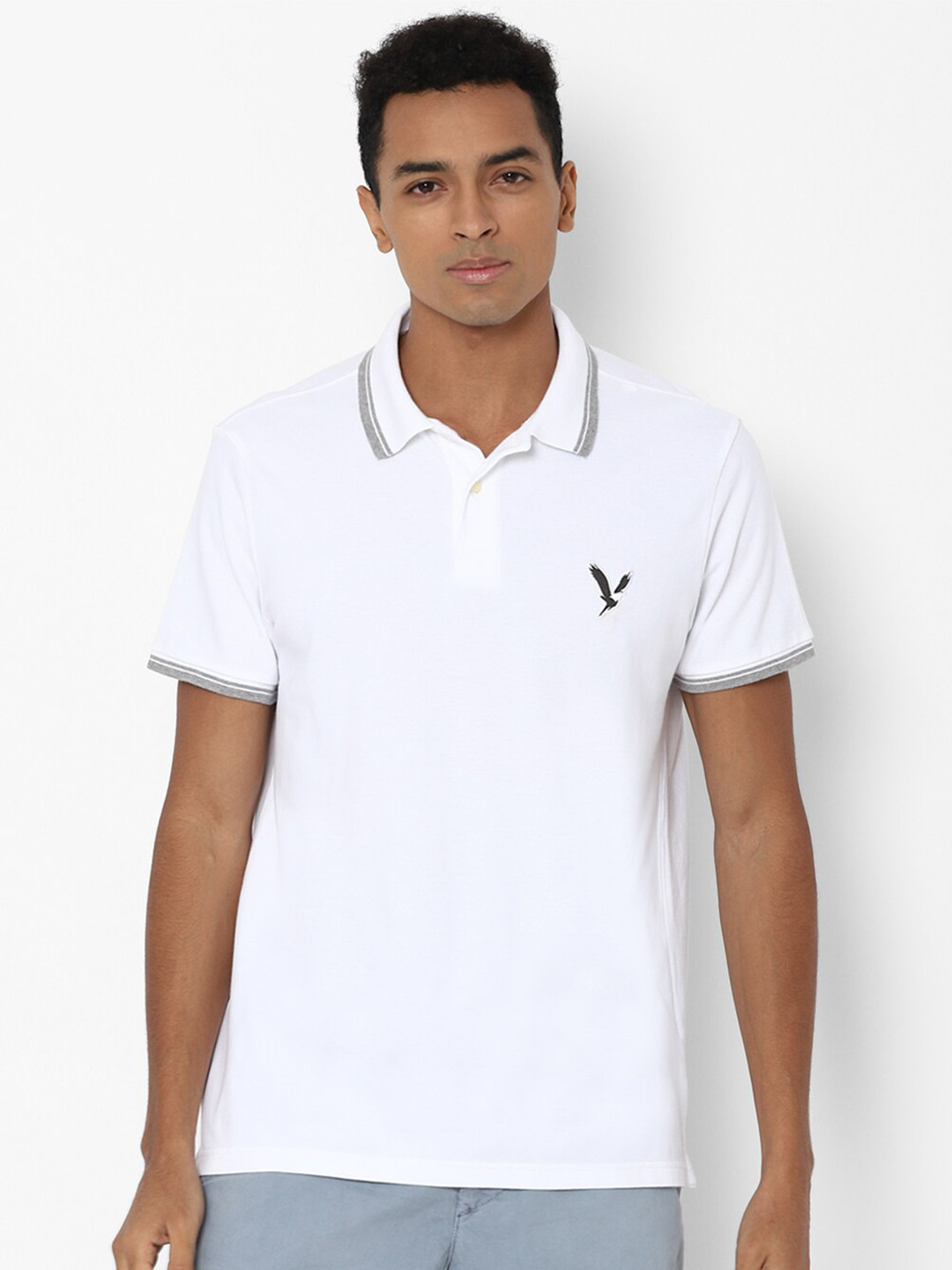 

AMERICAN EAGLE OUTFITTERS Men White Polo Collar Brand Logo Applique T-shirt