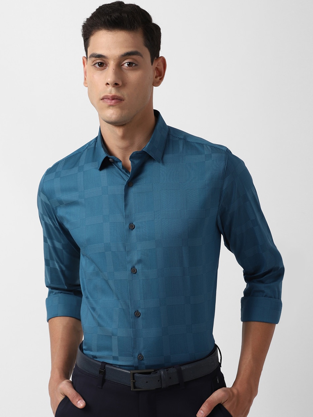 

Louis Philippe Sport Men Blue Slim Fit Pure Cotton Checked Casual Shirt