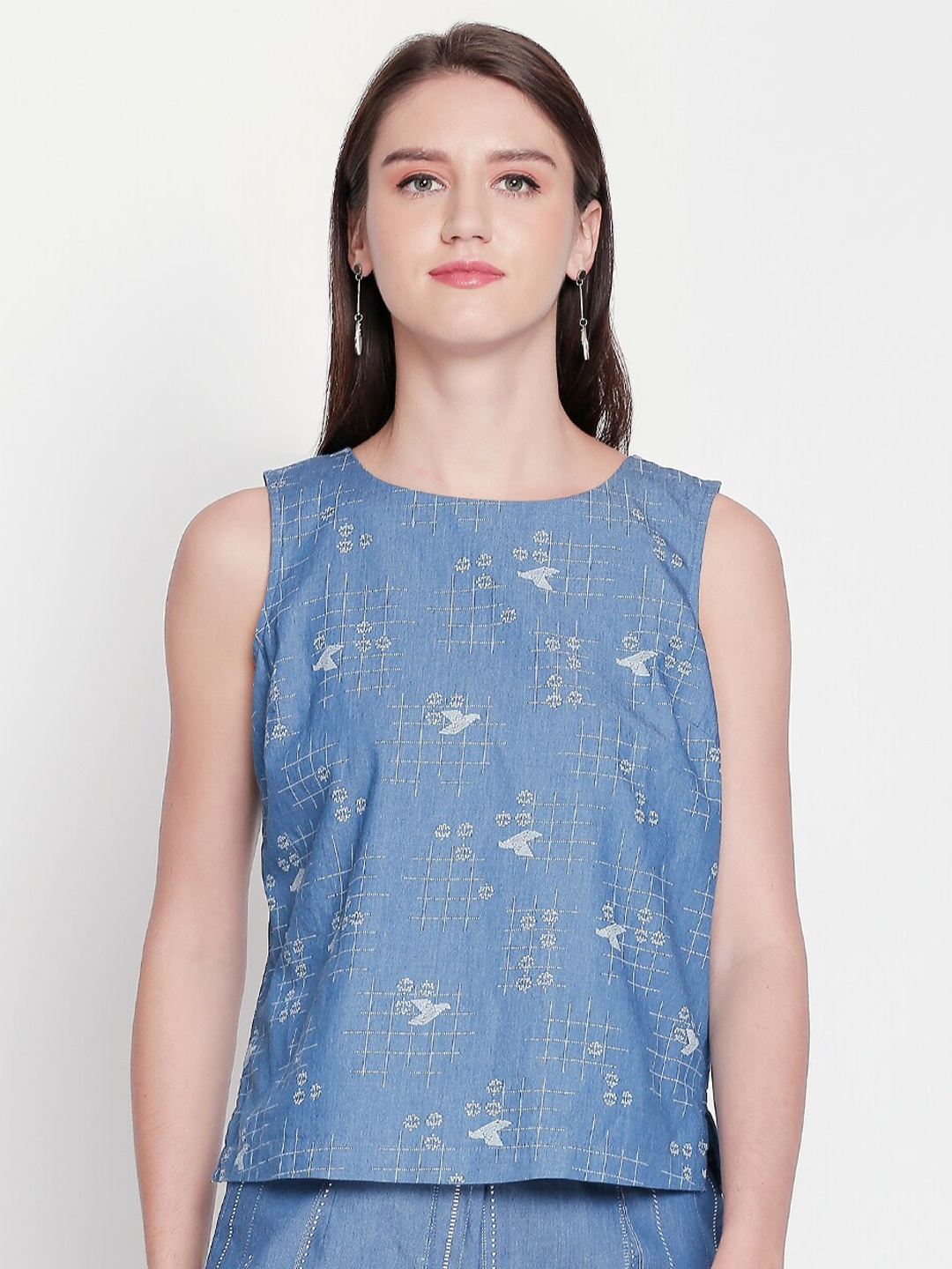 

AKKRITI BY PANTALOONS Blue & White Geometric Printed Pure Cotton Regular Top