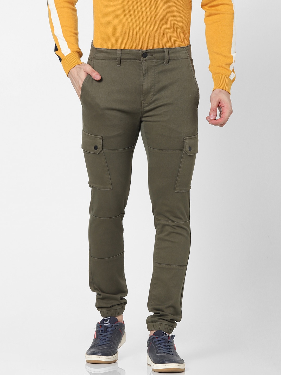 

Celio Men Olive Green Slim Fit Joggers Trousers