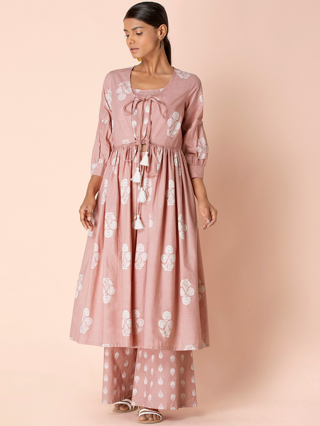 

Earthen BY INDYA Blush Boota Pants Set with Jacket, Pink