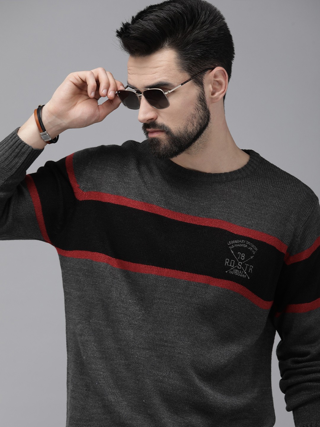 

The Roadster Lifestyle Co Men Charcoal Grey & Black Colourblocked Pullover Sweater