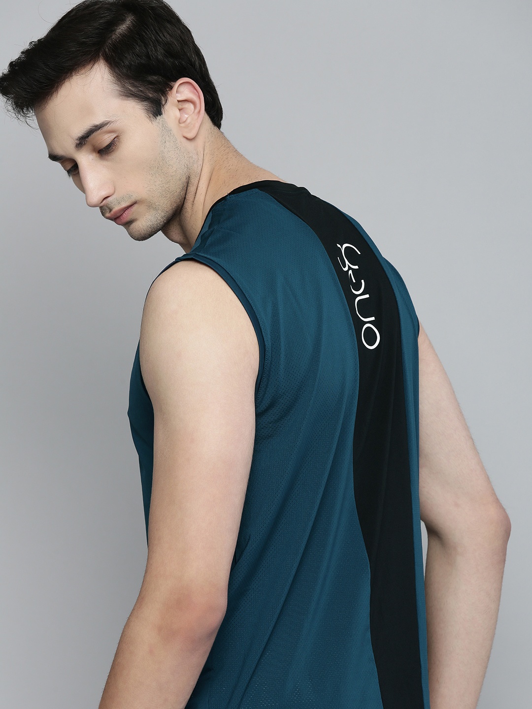 

one8 x Puma Men Solid dryCELL Virat Kohli Regular Fit Sleeveless T-shirt, Teal