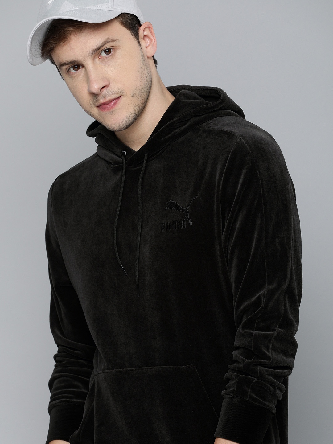 

Puma Men Black Solid Iconic T7 Velour Hooded Regular Fit Sweatshirt with Velvet Finish
