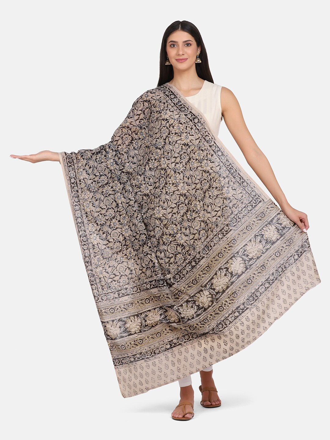 

THE WEAVE TRAVELLER Women Black Printed