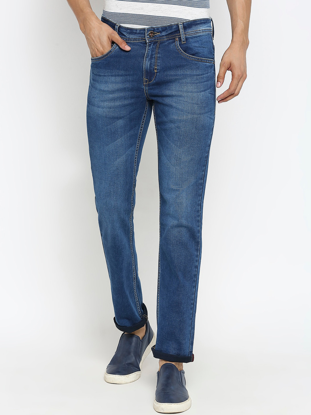 

Mufti Men Blue Slim Fit Heavy Fade Stretchable Jeans